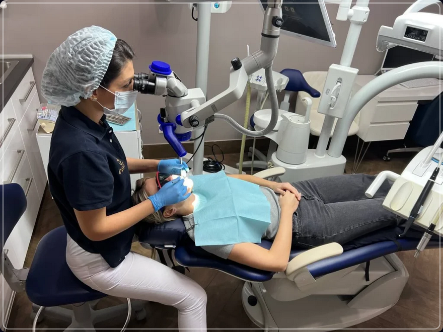 Акция: Лечение кариеса под микроскопом от 5000 рублей